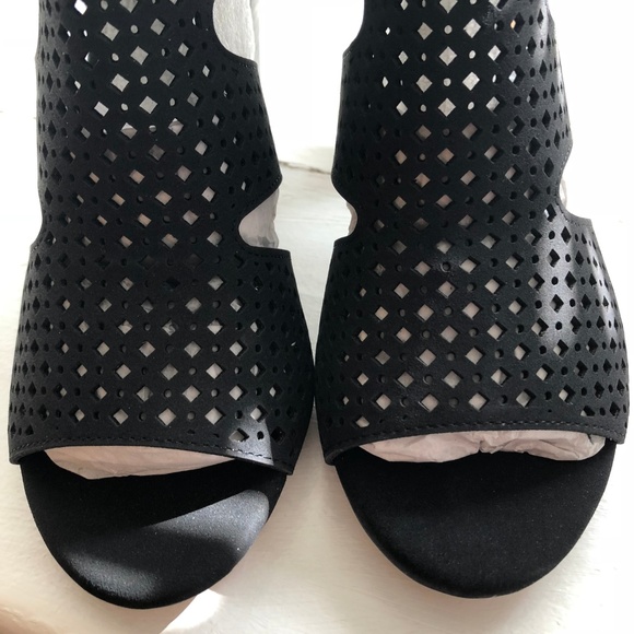 *NEW* XOXO Sandals - Picture 4 of 7